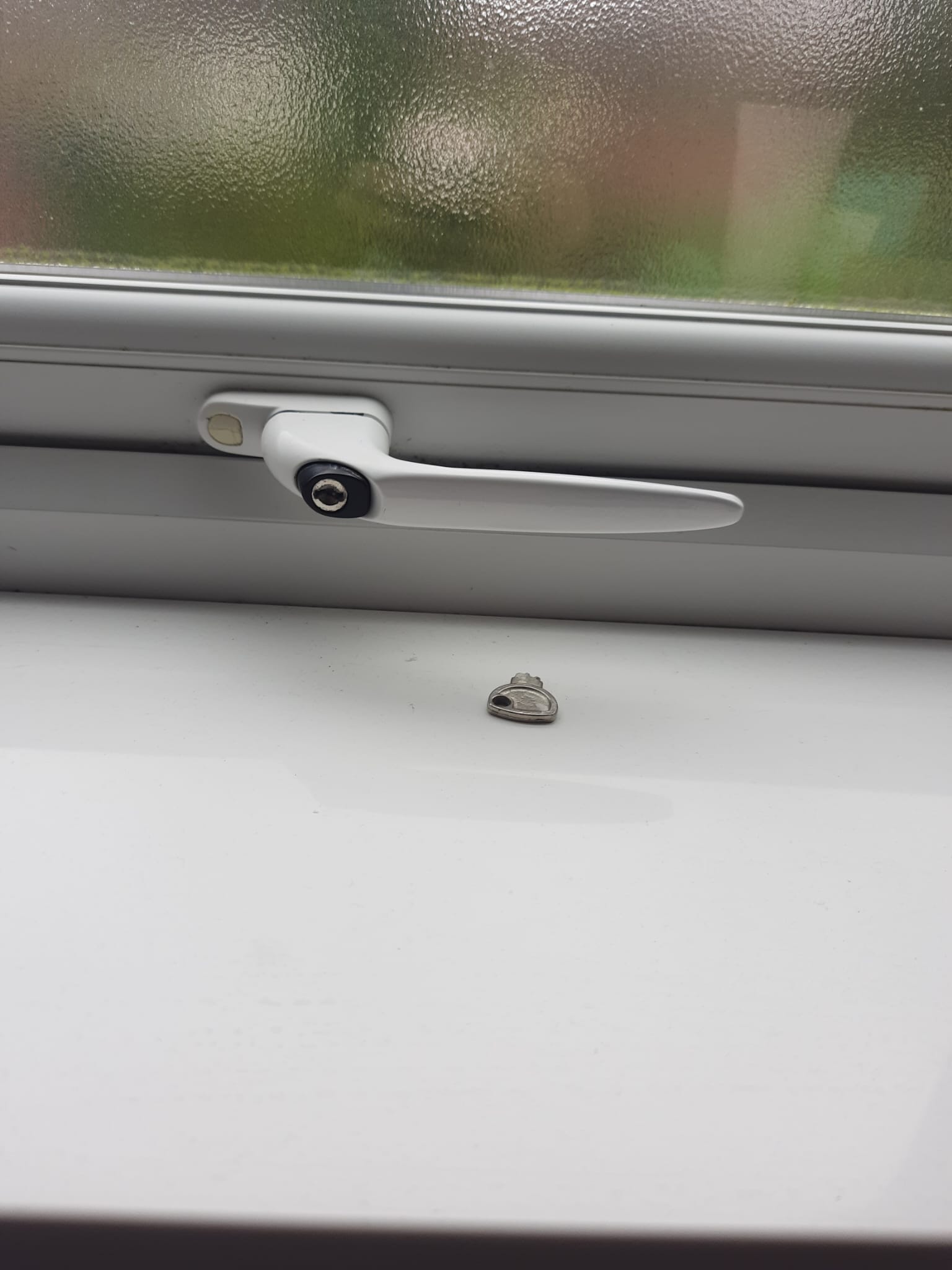 drain-cleaning Replacement handle fitted to a uPVC window